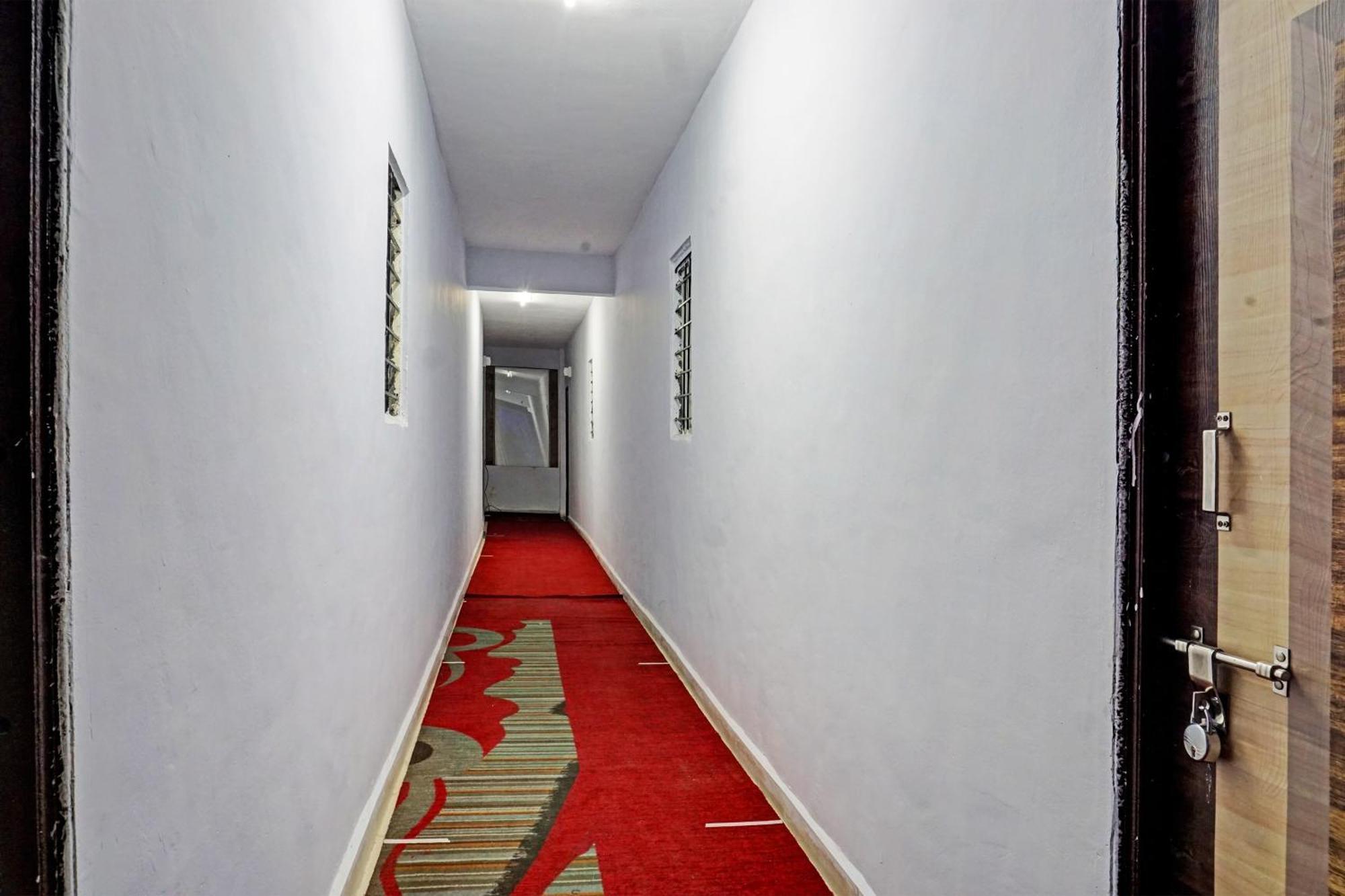 Oyo 820503 Lotus Lodge And Guest House Kharakvasla Exterior photo
