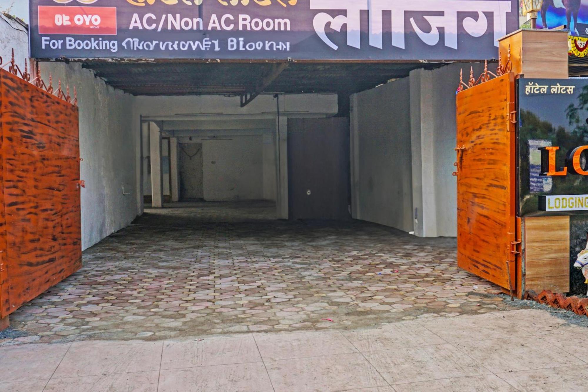Oyo 820503 Lotus Lodge And Guest House Kharakvasla Exterior photo