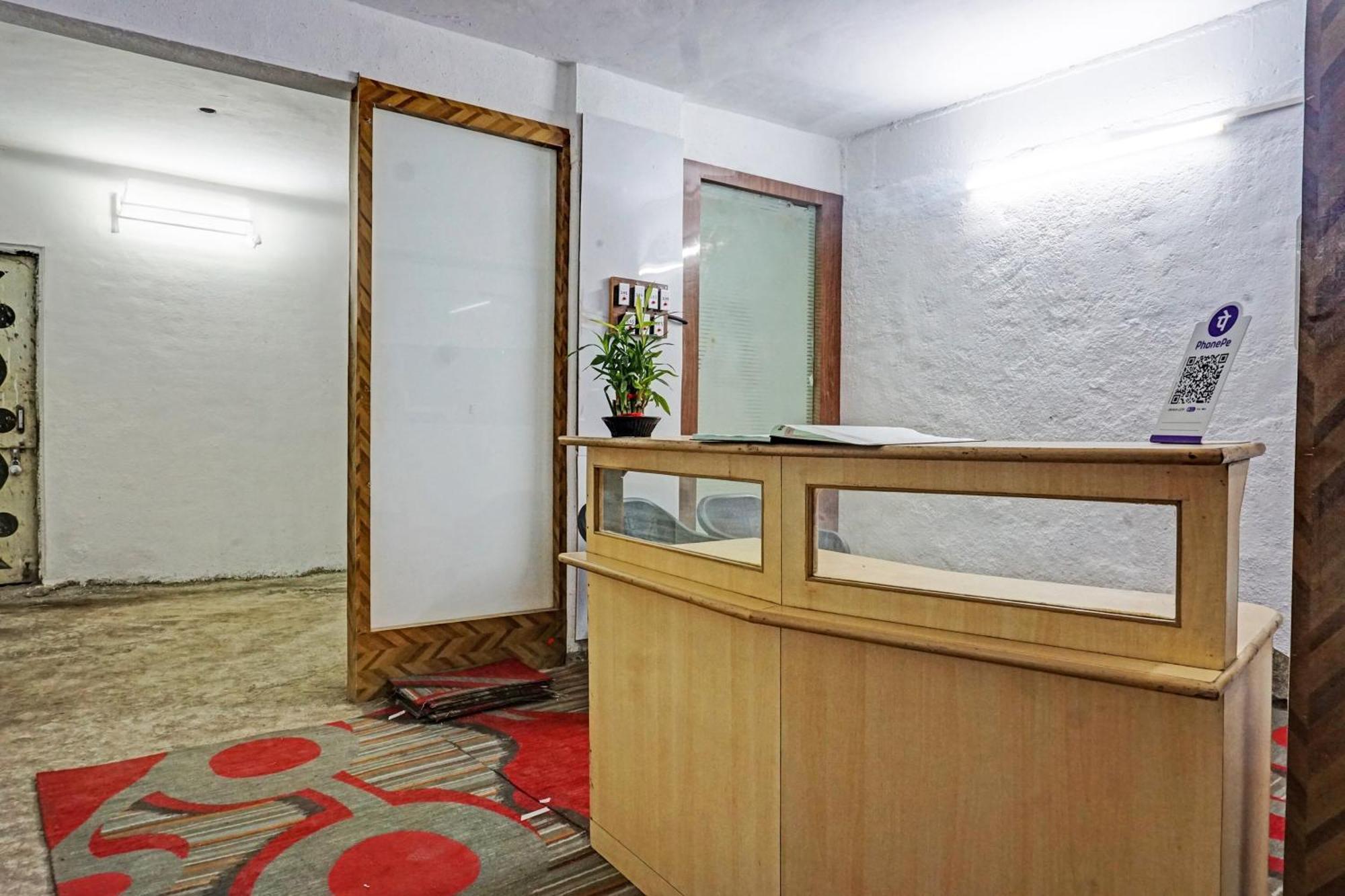 Oyo 820503 Lotus Lodge And Guest House Kharakvasla Exterior photo